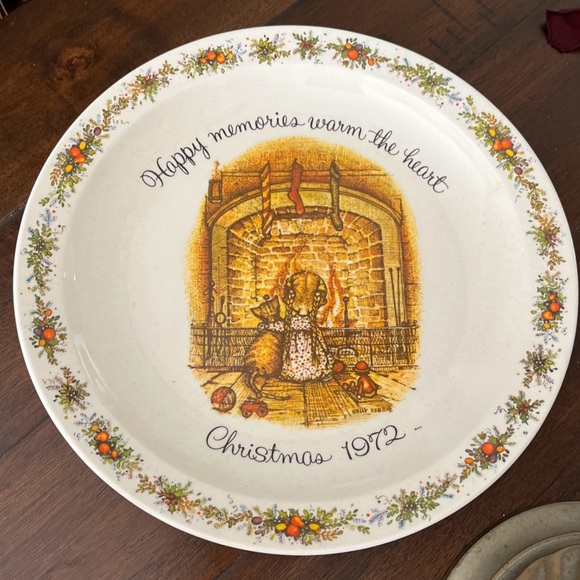Vintage Dining Holly House Christmas 972 Commemorative Edition